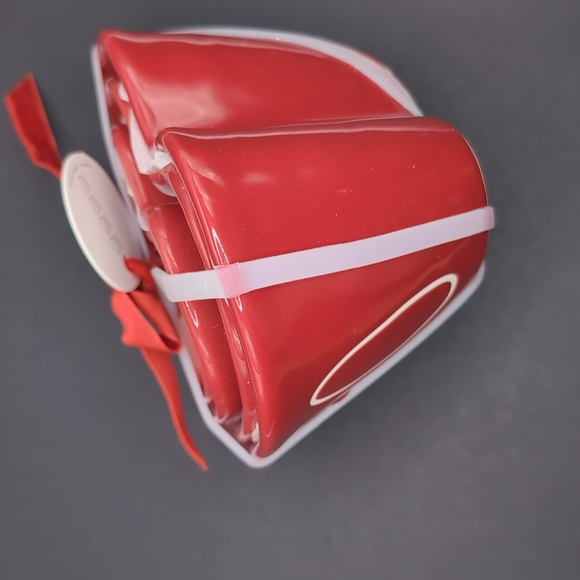 Rae Dunn XO Heart Measuring Cups - Picture 5 of 10